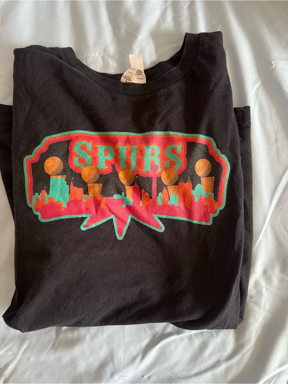Black 'San Antonio Spurs' Graphic Tee